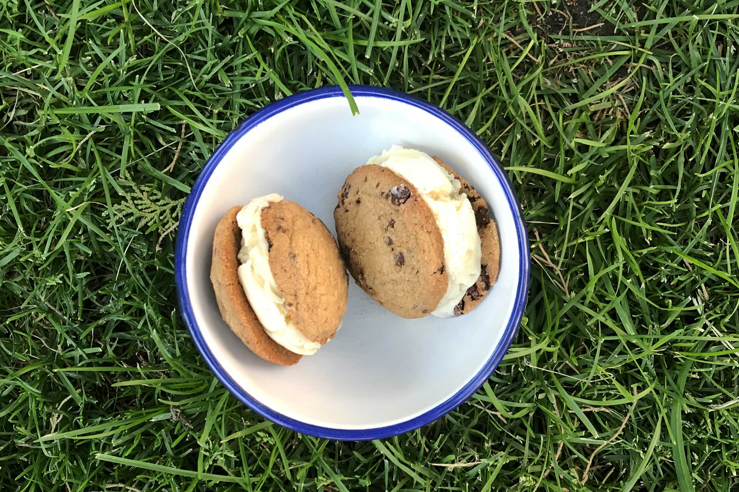 HELADO DE VAINILLA EN SANDWICH